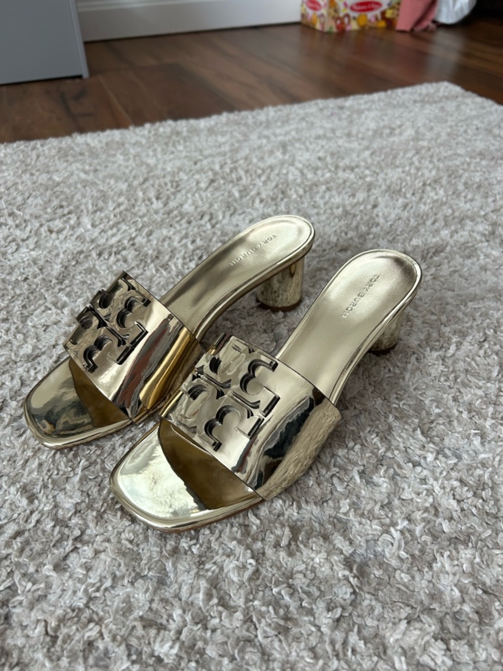 Tory Burch Ines Metallic Gold Slide Heal Sandals with Logo Brand New! - Picture 2 of 6